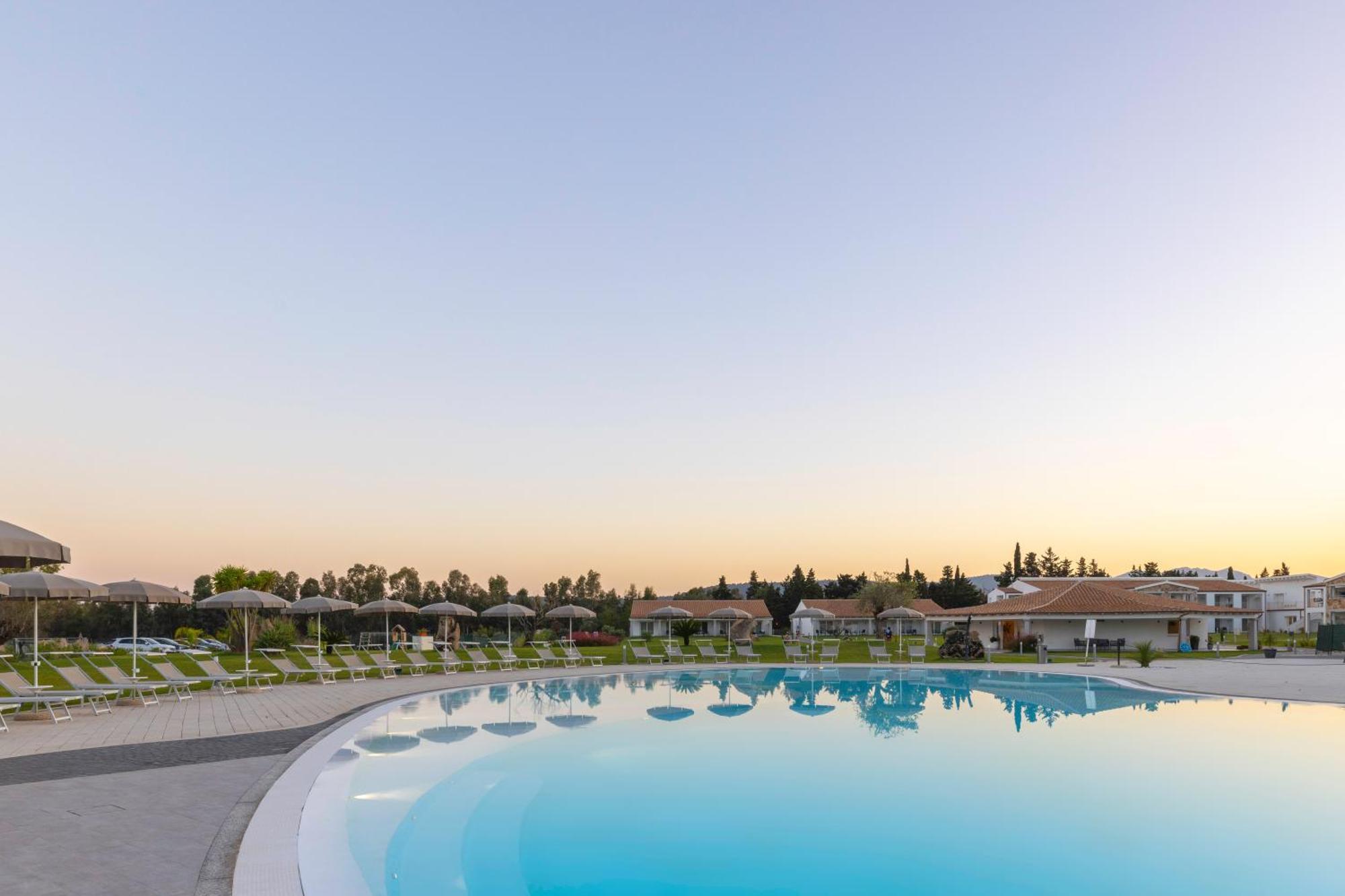 Hotel S'arena Beach La Caletta Buitenkant foto